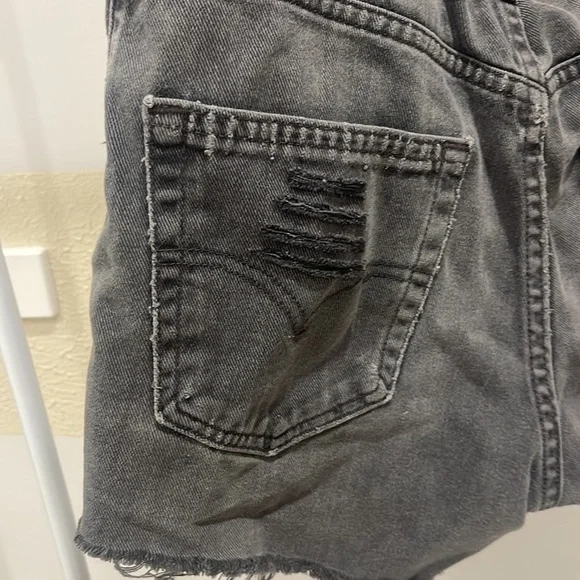 COPY - Levi Jean ripped shorts - Picture 9 of 9